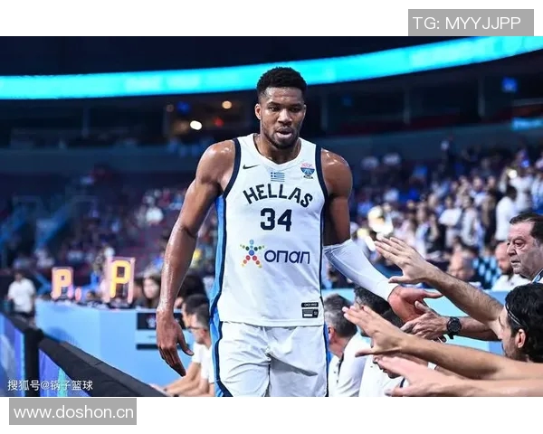 字母哥首节表现受限仅得7分2篮板失误频频遭遇严防挑战 字母哥首节表现受限仅得7分2篮板失误频频遭遇严防挑战