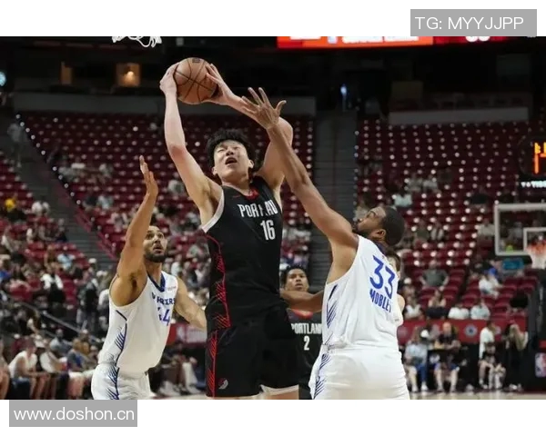 杨瀚森与偶像约基奇的赛场对话瞬间如此接近却又遥不可及