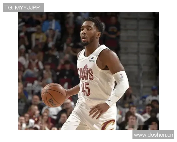 老队友重聚骑士公牛赛前米切尔阿伦与奥科罗亲切交流回忆往昔