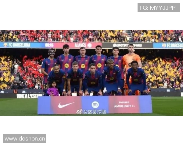 巴萨绯闻新星F阿斯拉尼现场观战加泰德比与哈维合影引关注