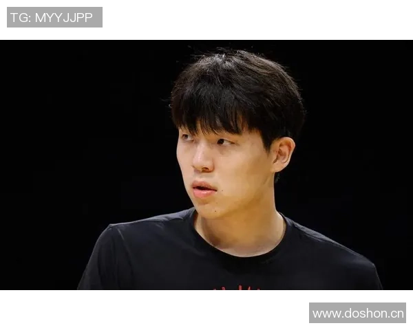 杨瀚森的发型之争：剃掉锅盖头选择寸头或光头更显魅力