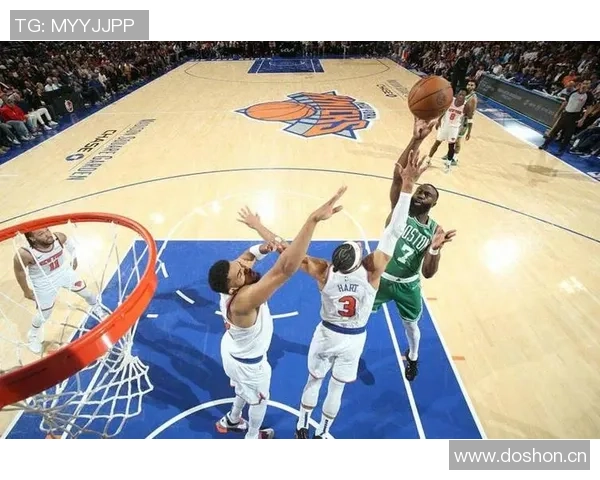 杰伦布朗上半场火力全开狂砍27分5篮板5助攻3抢断三分球命中率惊人