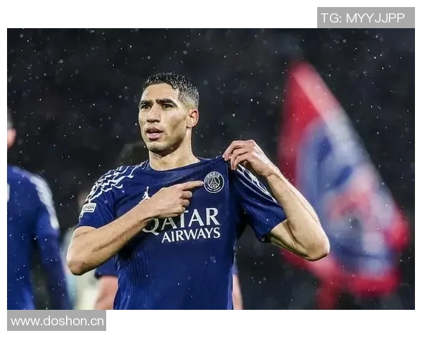 巴黎圣日耳曼球迷热烈庆祝李刚仁与阿什拉夫荣获大奖