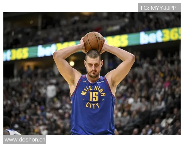 约基奇谈新赛季新队员加入期待球队崭新开局与突破表现