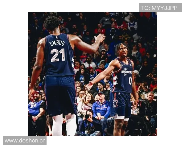 恩比德半场表现抢眼10中6砍下18分助球队争取胜利三分球命中率高达67