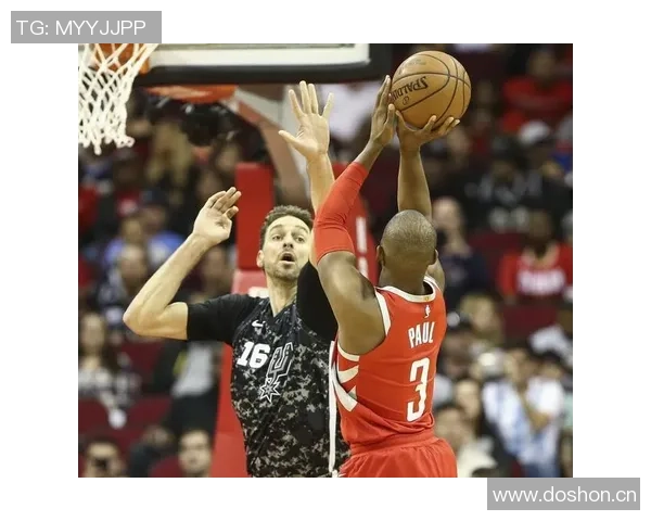 托尼帕克与保罗同现身马刺比赛现场引发球迷热议